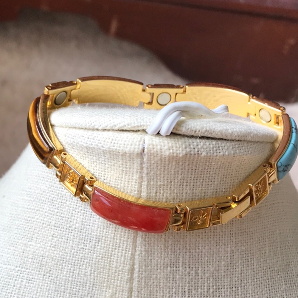 Red clasp bracelet